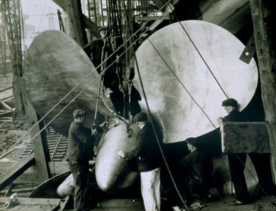 ジョンブラウンドックのRMSクイーンエリザベスドック、1938年8月 作： English Photographer